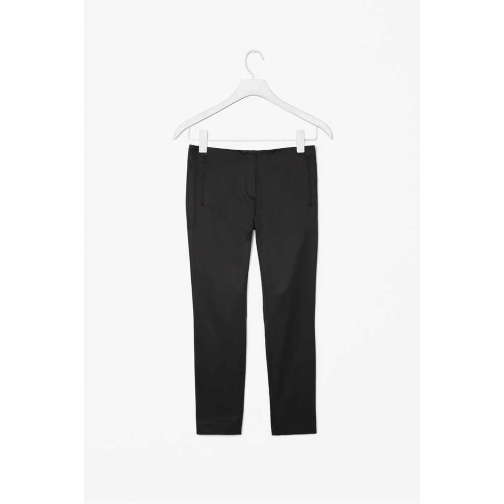COS Cotton Elastane Pants Shimmering black SLIM CROPPED TROUSERS